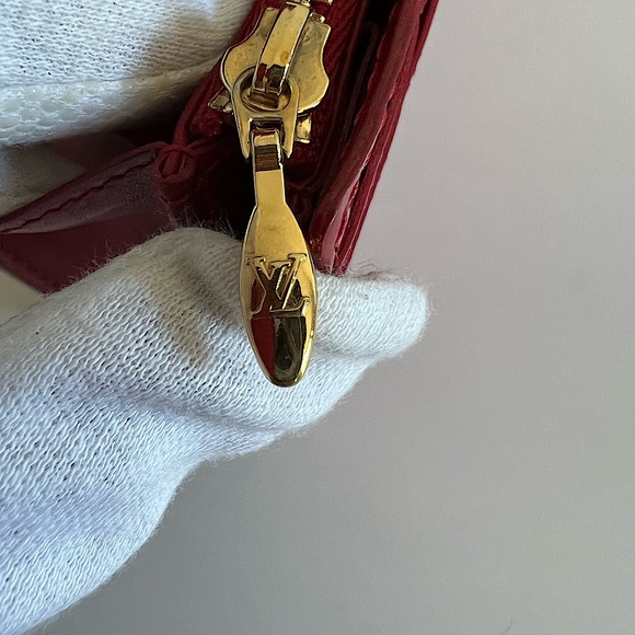 Louis Vuitton Monogram Vernis Sarah Wallet in Red - Picture 12 of 13